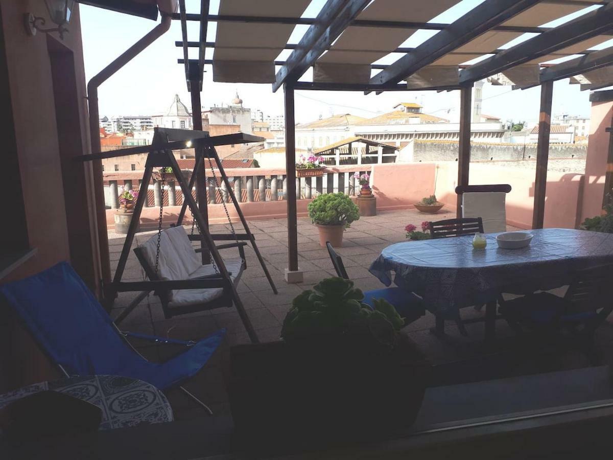오리스타노 Attico In Centro Con Vista Della Torre - Cozy Penthouse Facing To The Tower 아파트 외부 사진